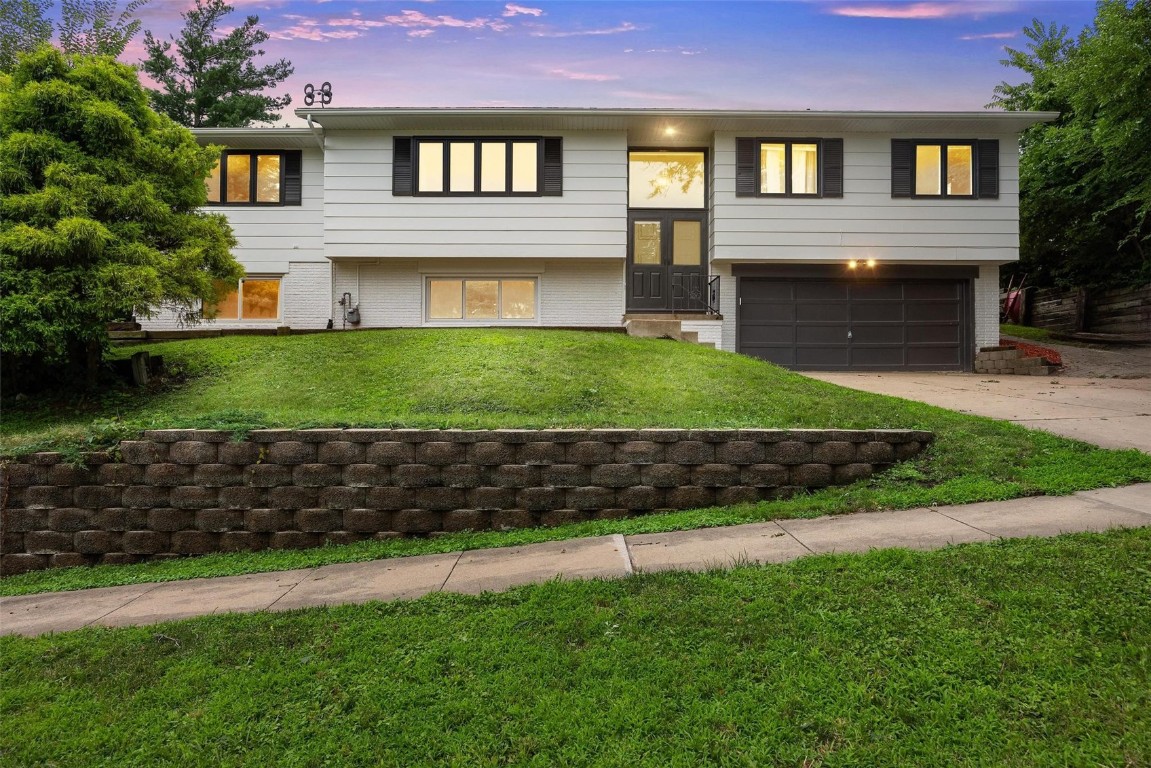Birchwood Dr, Cedar Rapids, IA 52402