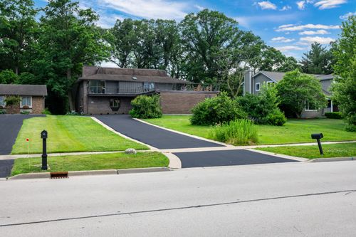 1017 Barneswood Dr, Downers Grove, IL, 60515-1412 | Card Image