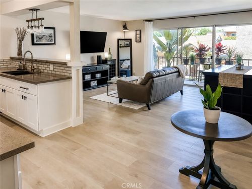 205-3609 E 2nd St, Long Beach, CA, 90803-5249 | Card Image