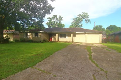 1800 Richardson Ln, Baytown, TX, 77520-3427 | Card Image