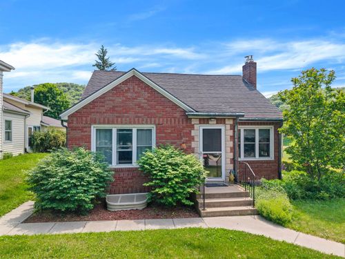 399 Center St, Lansing, IA, 52151-9750 | Card Image