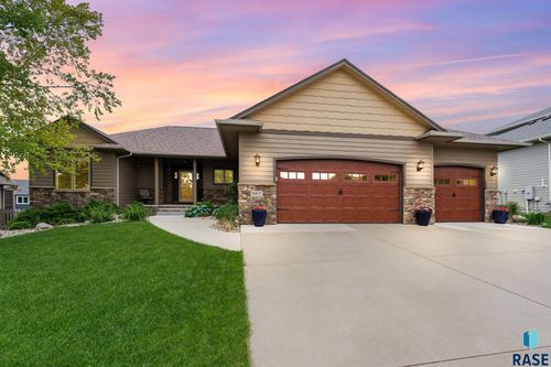 8805 E Palametto St, Sioux Falls, SD, 57110-7434 | Card Image