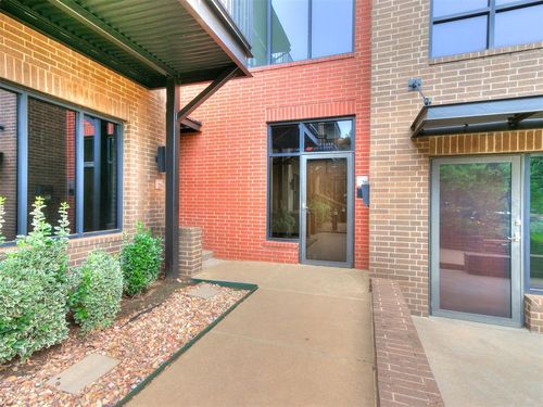 3-241 Ne 4th St, Oklahoma City, OK, 73104-3204 | Card Image