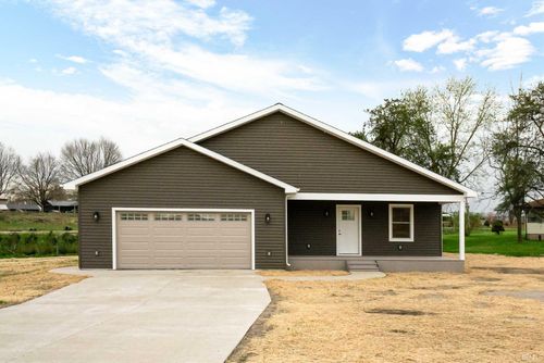 416 S Washington St, Pierceton, IN, 46562-9341 | Card Image