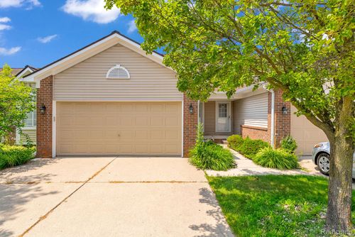 17580 Freedom Ln, Brownstown, MI, 48193-4583 | Card Image