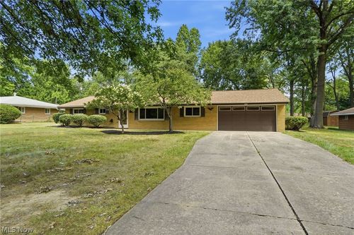 1523 Bradford Dr, Macedonia, OH, 44056-1411 | Card Image