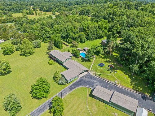 305 Ridgewood Dr, Shelbyville, TN, 37160-6778 | Card Image