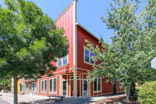 195 E E St, Jacksonville, OR, 97530-9246 | Card Image