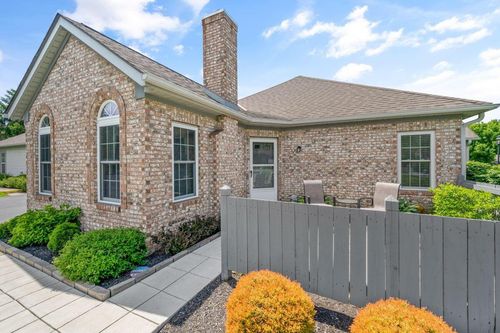 285 Villa Oaks Ln, Columbus, OH, 43230-6774 | Card Image