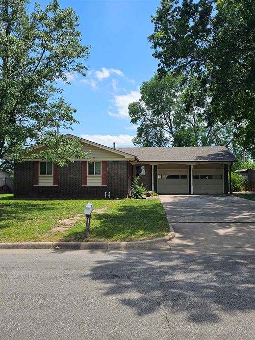 507 Akron St, Augusta, KS, 67010-2203 | Card Image