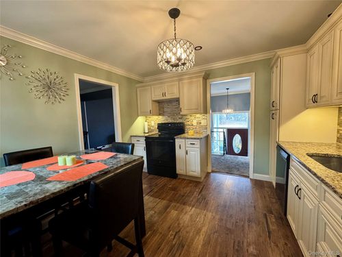 160 Lincoln Blvd, Hauppauge, NY, 11788-4409 | Card Image