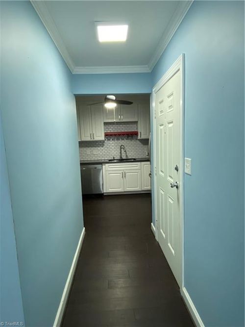 e-2821 Bleeker Sq, Winston-Salem, NC, 27106-5353 | Card Image