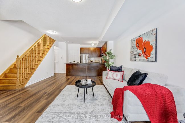 4 - 1050 Elton Way, House attached with 3 bedrooms, 3 bathrooms and 1 parking in Whitby ON | Image 9