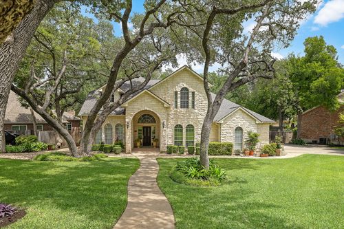 2929 Cedar Crest Cir, Round Rock, TX, 78665-6272 | Card Image