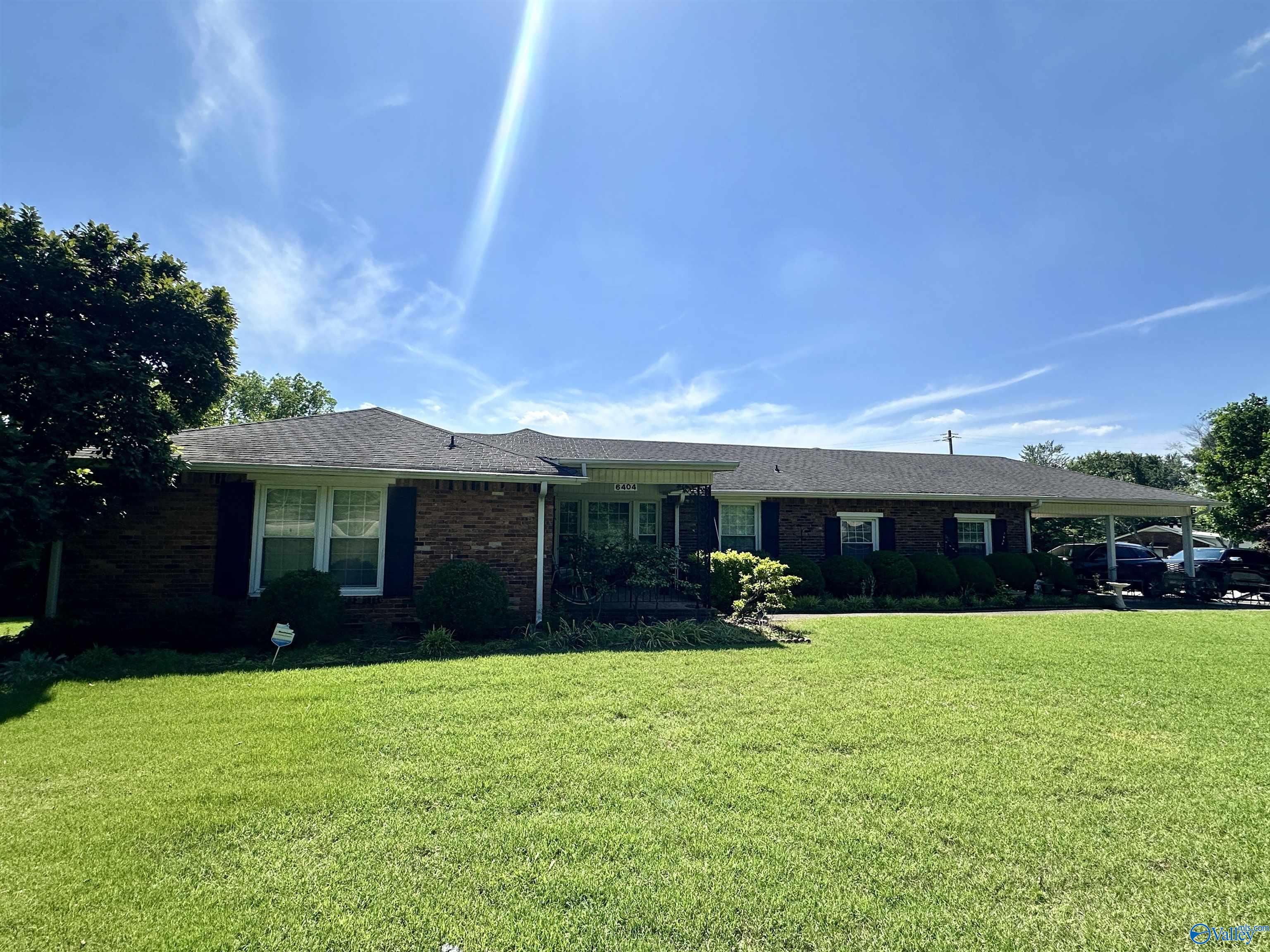 Whitesburg Dr, Huntsville, AL 35802