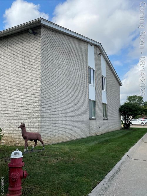 unit-5-8609 Kennedy Cir, Warren, MI, 48093-2236 | Card Image