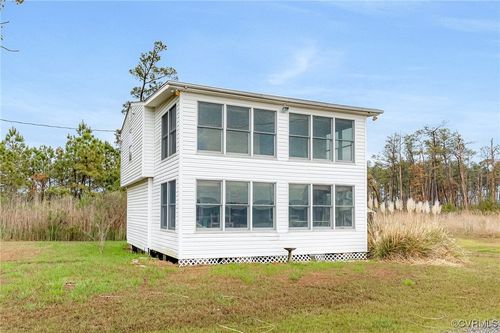 385 Little Oyster Ln, White Stone, VA, 22578-3213 | Card Image