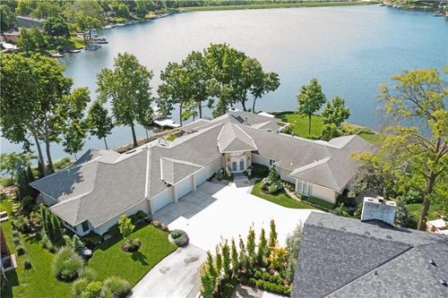 223 Nw North Shore Dr, Lake Waukomis, MO, 64151-1457 | Card Image