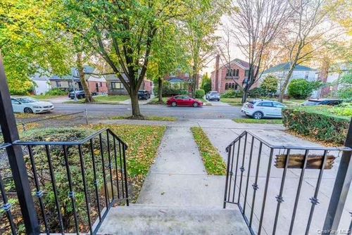 75 196th St, Fresh Meadows, NY, 11366-1843 | Card Image