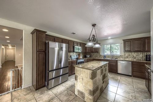 108 Buttermilk Cir, Floresville, TX, 78114-4242 | Card Image