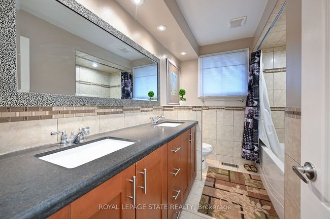 14 Joy Crt, House other with 3 bedrooms, 2 bathrooms and 4 parking in Hamilton ON | Image 19