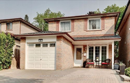 32 Barrington Cres, Brampton, ON, L6Z1N3 | Card Image