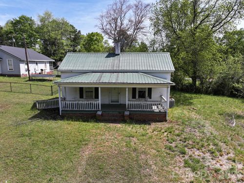 145 W Burnsville St, Wadesboro, NC, 28170-2772 | Card Image