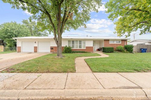 1031 Merrily Cir, Salina, KS, 67401-7922 | Card Image