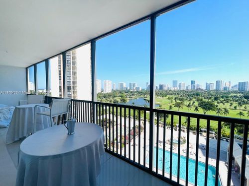 apt-1226-20301 W Country Club Dr, Aventura, FL, 33180-1656 | Card Image