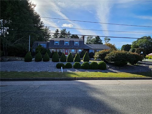3 Kirker Dr, East Greenwich, RI, 02818-1523 | Card Image