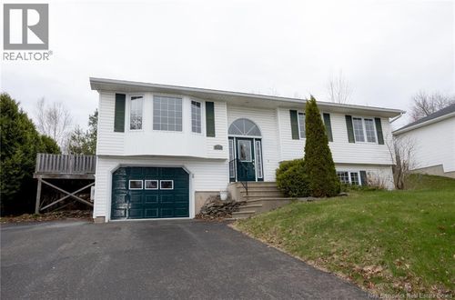 372 Kimble Dr, Fredericton, NB, E3B6Y5 | Card Image
