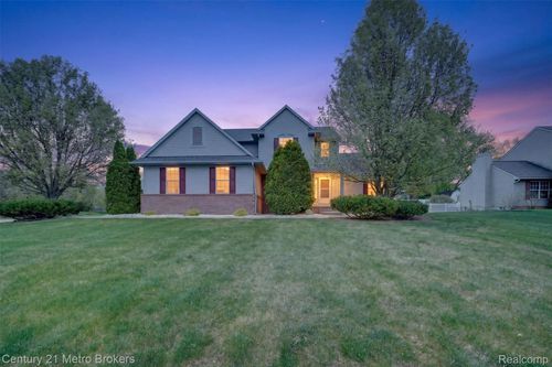 5265 Genesee Oaks Court, Grand Blanc, MI, 48439 | Card Image