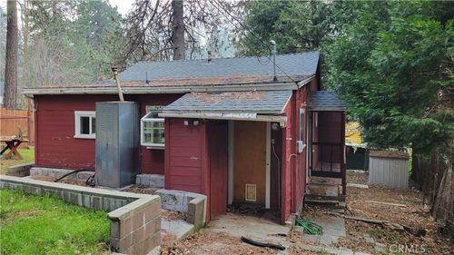 390 Redwood Dr, Crestline, CA, 92325-9113 | Card Image