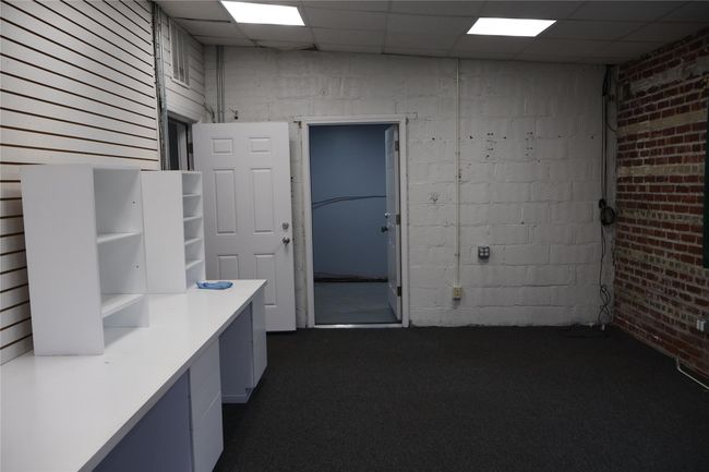 2nd office space in back | Image 6