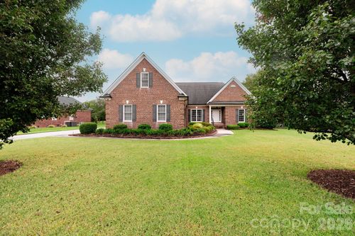 7060 Bovine Ln, Harrisburg, NC, 28075-8368 | Card Image