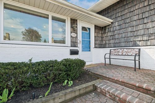 168 Glenmore St, East Williston, NY, 11596-1411 | Card Image
