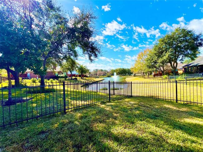 22 Crestview Trl, House other with 4 bedrooms, 3 bathrooms and 3 parking in Houston TX | Image 36