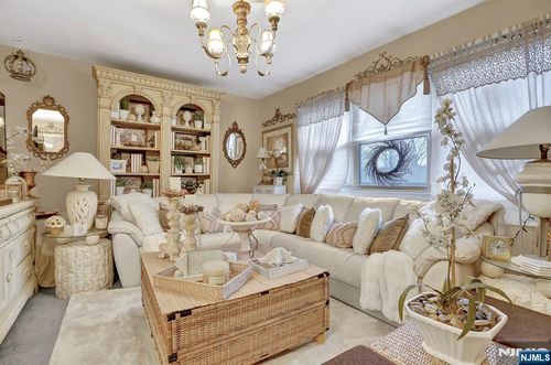 100 Treetop Ct, Bloomingdale, NJ, 07403-1025 | Card Image
