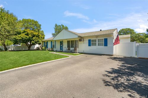 549 Blue Point Rd, Farmingville, NY, 11738-1805 | Card Image
