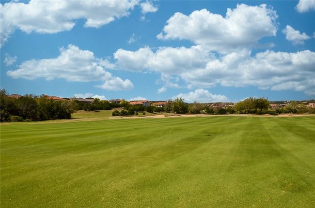 Send your weekends on the green of Lakeway Golf Course. Members have access to hundreds of private clubs. | Image 33
