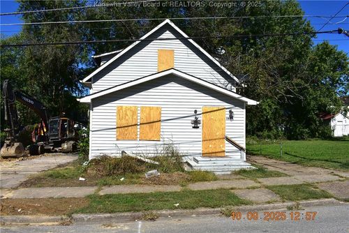 1830 Hall Ave, Huntington, WV, 25701-3937 | Card Image