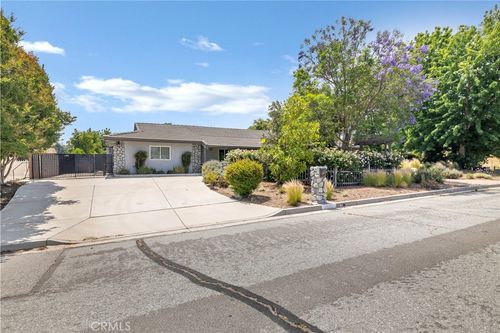 3890 English Dr, Hemet, CA, 92544-3218 | Card Image