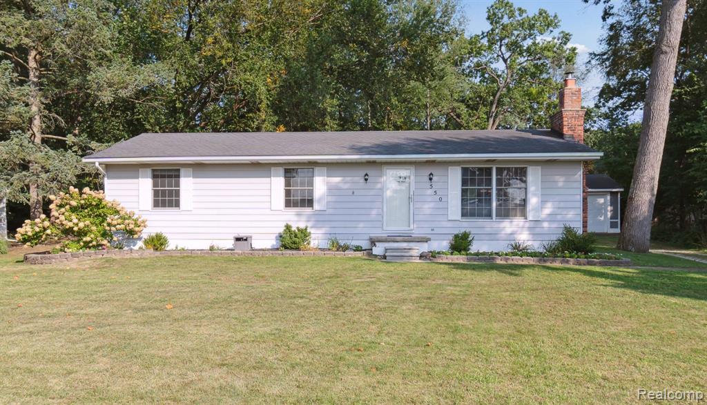 Roselane Dr, Howell, MI 48843