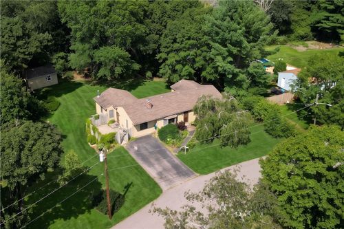 17 Crest Dr, North Kingstown, RI, 02852-2505 | Card Image