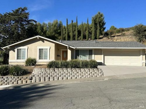 105 White Chapel Dr, Benicia, CA, 94510-2010 | Card Image