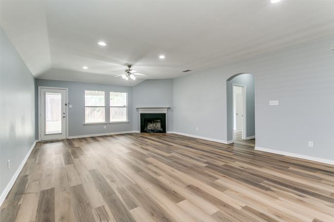 815 Creekside Dr, House other with 4 bedrooms, 2 bathrooms and null parking in Little Elm TX | Image 7