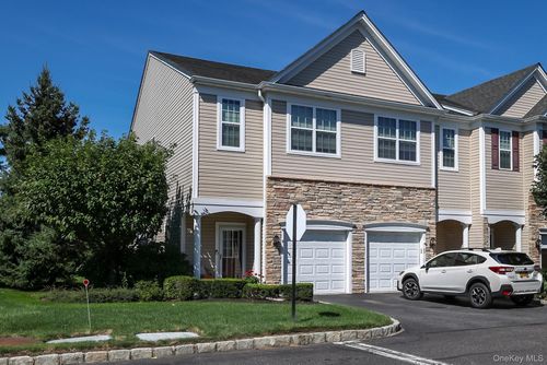 30 Torrey Pine Ln, Bay Shore, NY, 11706-5865 | Card Image