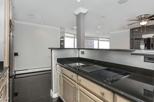 APT-1811 - 8200 E Jefferson Ave, Condo with 1 bedrooms, 1 bathrooms and null parking in Detroit MI | Image 21