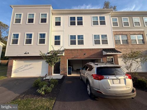 81 Four Leaf Dr, DOWNINGTOWN, PA, 19335-4052 | Card Image