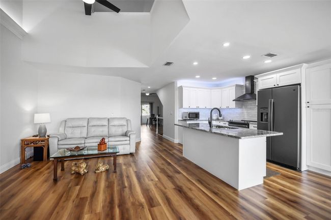 2383 Hanover Dr, Townhouse with 2 bedrooms, 3 bathrooms and null parking in DUNEDIN FL | Image 6